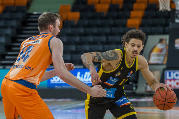 他替补登场 他替补登场